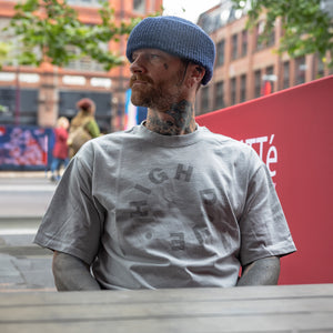 Schweres, verblasstes Storm-T-Shirt