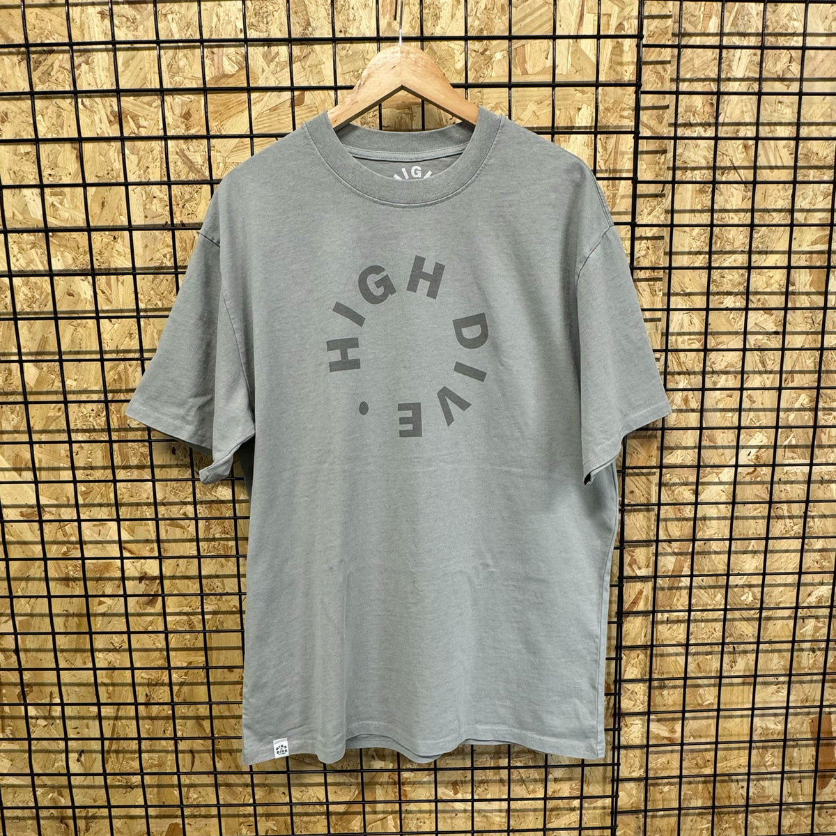 Schweres, verblasstes Storm-T-Shirt