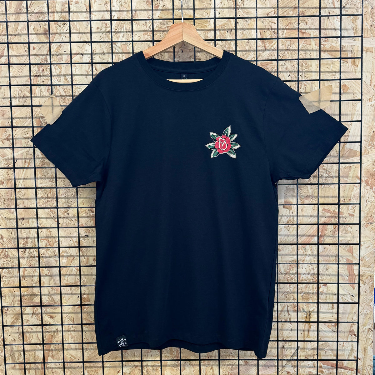 Bemalte Vase Schwarzes T-Shirt