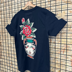 Bemalte Vase Schwarzes T-Shirt
