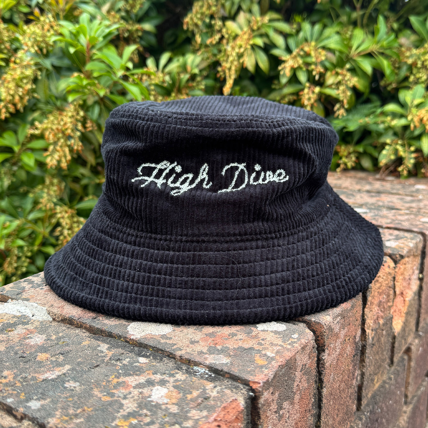 High Dive – Zweifarbige Kappe in Schwarz