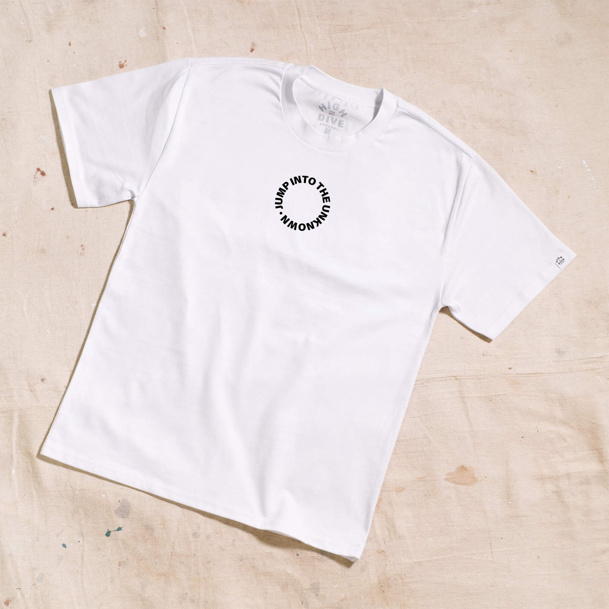 Camiseta de salto a lo desconocido con el círculo de peso pesado 