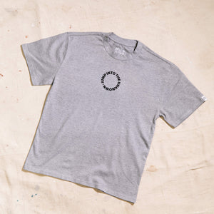 Camiseta de salto a lo desconocido con el círculo de peso pesado 