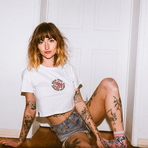 Top corto con rosas 