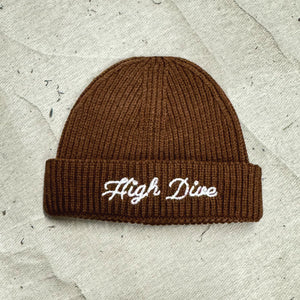 Gorro de lana Script Trawler en color nogal